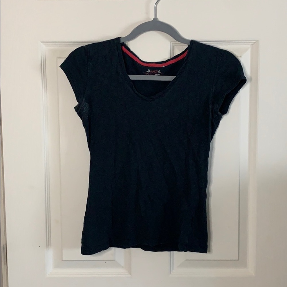Black Tee